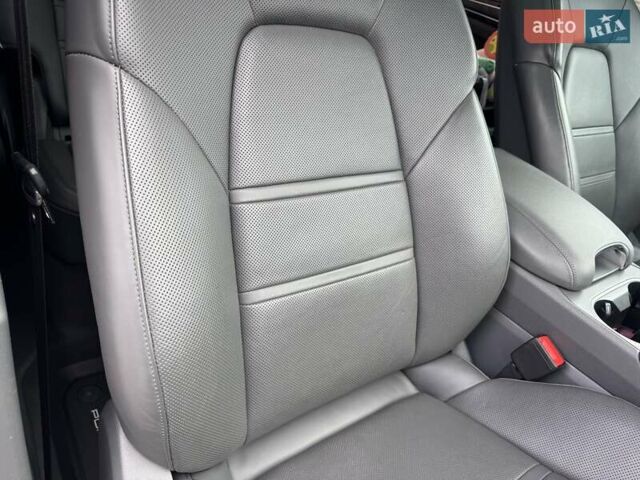 Білий Порше Cayenne, об'ємом двигуна 3 л та пробігом 33 тис. км за 59900 $, фото 63 на Automoto.ua