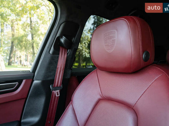 Белый Порше Каен, объемом двигателя 4 л и пробегом 36 тыс. км за 105000 $, фото 26 на Automoto.ua