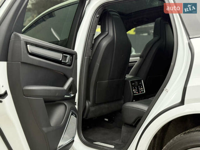 Белый Порше Каен, объемом двигателя 4 л и пробегом 52 тыс. км за 79000 $, фото 49 на Automoto.ua