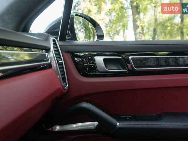 Белый Порше Каен, объемом двигателя 4 л и пробегом 36 тыс. км за 105000 $, фото 20 на Automoto.ua