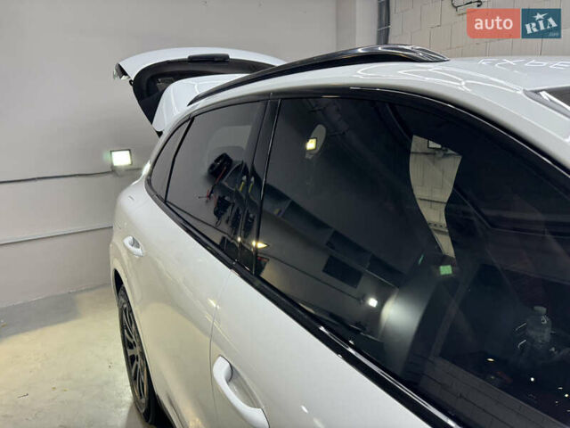 Білий Порше Cayenne, об'ємом двигуна 3 л та пробігом 75 тис. км за 71000 $, фото 49 на Automoto.ua