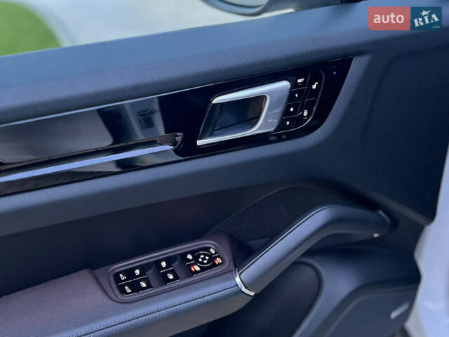 Белый Порше Каен, объемом двигателя 3 л и пробегом 39 тыс. км за 49900 $, фото 28 на Automoto.ua