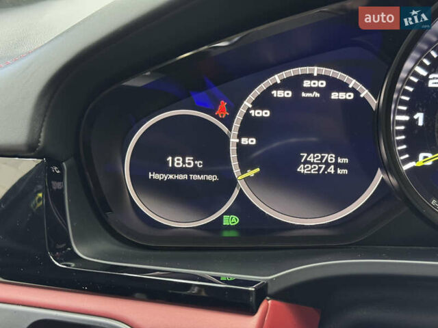 Білий Порше Cayenne, об'ємом двигуна 3 л та пробігом 75 тис. км за 71000 $, фото 47 на Automoto.ua