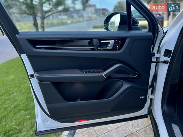 Белый Порше Каен, объемом двигателя 3 л и пробегом 39 тыс. км за 49900 $, фото 27 на Automoto.ua