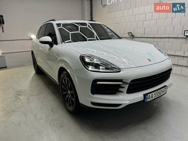Білий Порше Cayenne, об'ємом двигуна 3 л та пробігом 75 тис. км за 71000 $, фото 50 на Automoto.ua