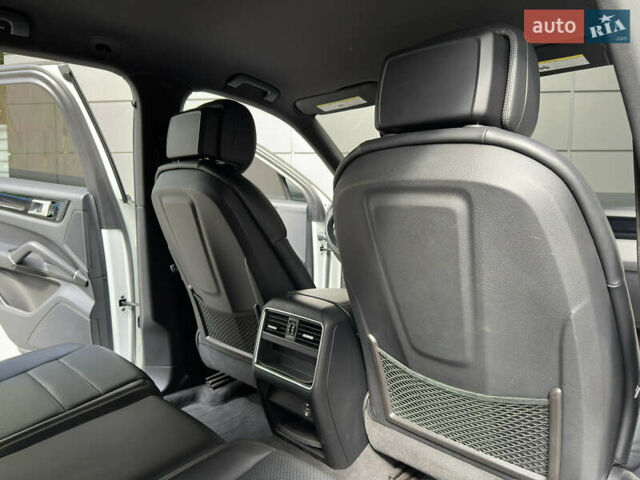 Порше Каен 2018 в Одессе на Automoto.ua Белый Порше Каен, объемом двигателя 3 л и пробегом 45 тыс. км за 52500 $, фото 28 на Automoto.ua