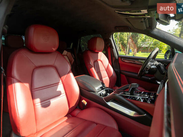 Белый Порше Каен, объемом двигателя 4 л и пробегом 36 тыс. км за 105000 $, фото 19 на Automoto.ua