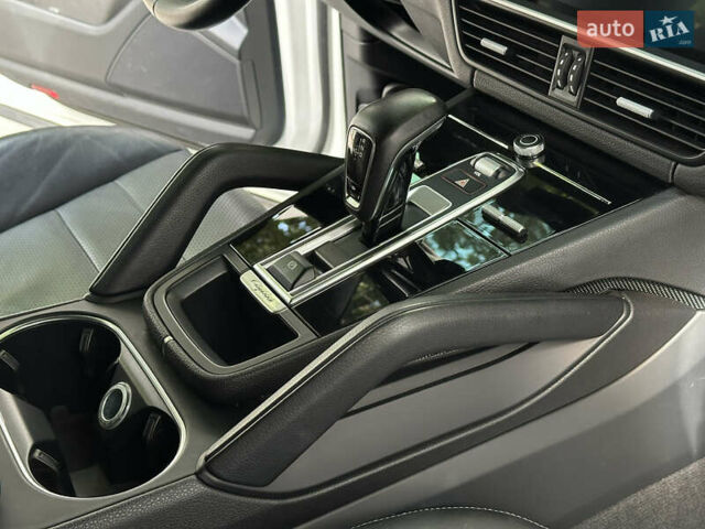 Порше Каен 2018 в Одессе на Automoto.ua Белый Порше Каен, объемом двигателя 3 л и пробегом 45 тыс. км за 52500 $, фото 38 на Automoto.ua