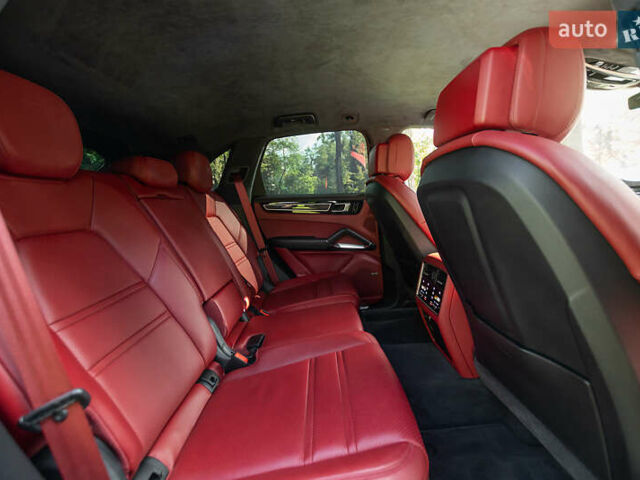 Белый Порше Каен, объемом двигателя 4 л и пробегом 36 тыс. км за 105000 $, фото 31 на Automoto.ua