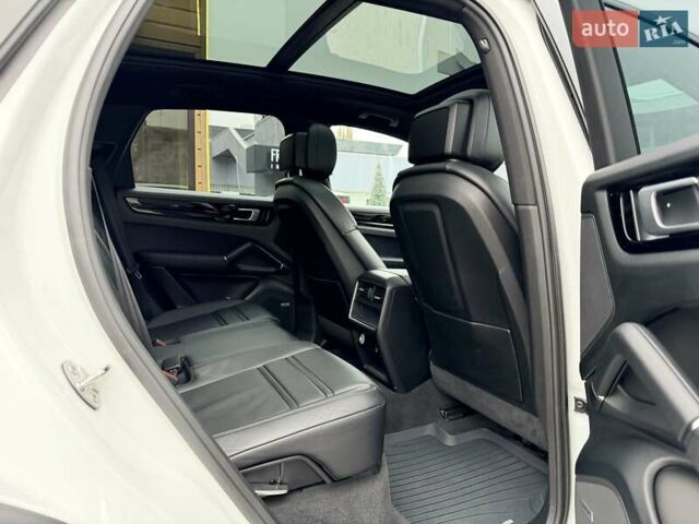 Білий Порше Cayenne, об'ємом двигуна 3 л та пробігом 90 тис. км за 49999 $, фото 31 на Automoto.ua