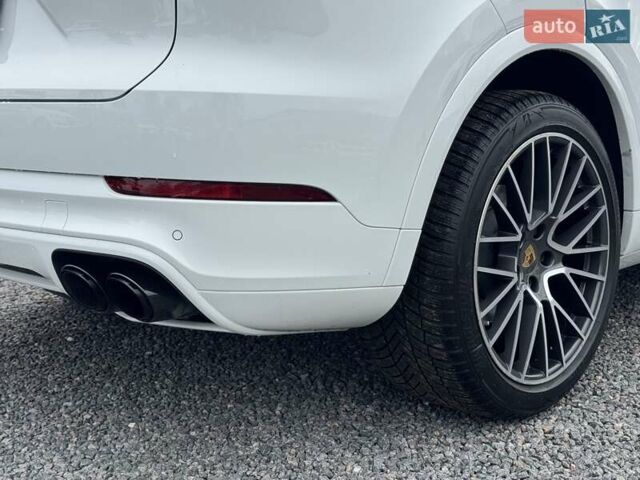 Білий Порше Cayenne, об'ємом двигуна 3 л та пробігом 33 тис. км за 59900 $, фото 28 на Automoto.ua