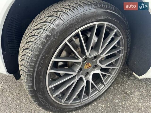 Білий Порше Cayenne, об'ємом двигуна 3 л та пробігом 33 тис. км за 59900 $, фото 70 на Automoto.ua