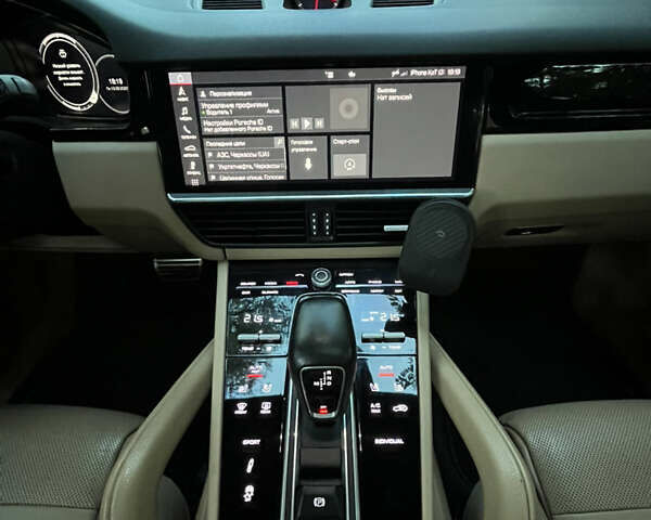 Белый Порше Каен, объемом двигателя 2.89 л и пробегом 121 тыс. км за 57000 $, фото 45 на Automoto.ua