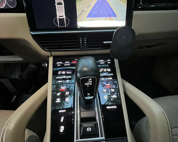 Белый Порше Каен, объемом двигателя 2.89 л и пробегом 121 тыс. км за 57000 $, фото 42 на Automoto.ua