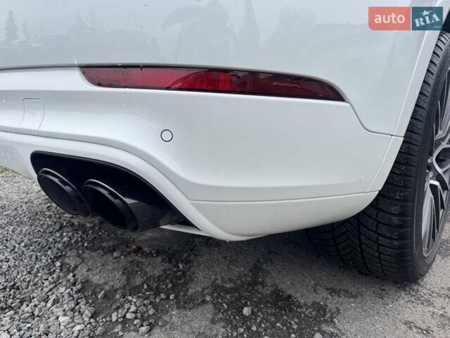 Білий Порше Cayenne, об'ємом двигуна 3 л та пробігом 33 тис. км за 59900 $, фото 50 на Automoto.ua