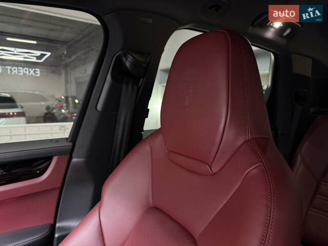 Білий Порше Cayenne, об'ємом двигуна 3 л та пробігом 75 тис. км за 71000 $, фото 68 на Automoto.ua