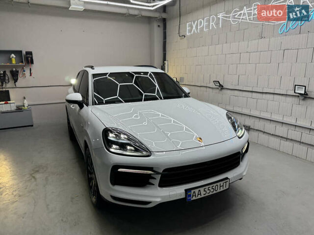 Білий Порше Cayenne, об'ємом двигуна 3 л та пробігом 75 тис. км за 71000 $, фото 72 на Automoto.ua