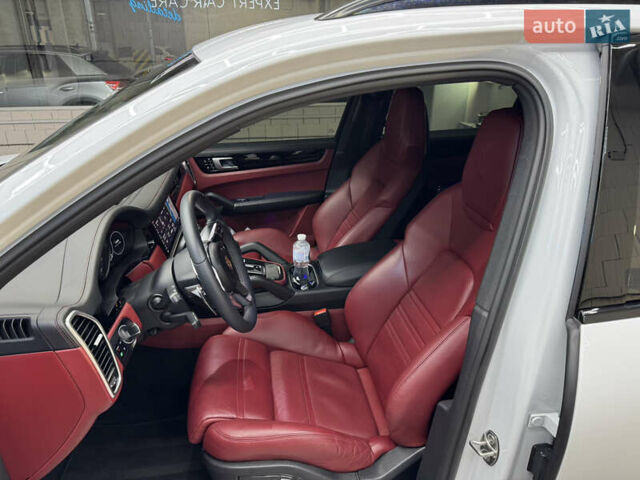 Білий Порше Cayenne, об'ємом двигуна 3 л та пробігом 75 тис. км за 71000 $, фото 42 на Automoto.ua