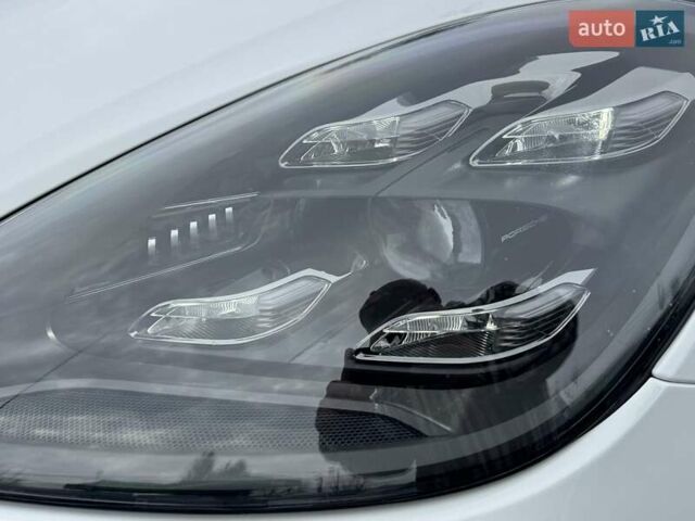 Білий Порше Cayenne, об'ємом двигуна 3 л та пробігом 33 тис. км за 59900 $, фото 16 на Automoto.ua