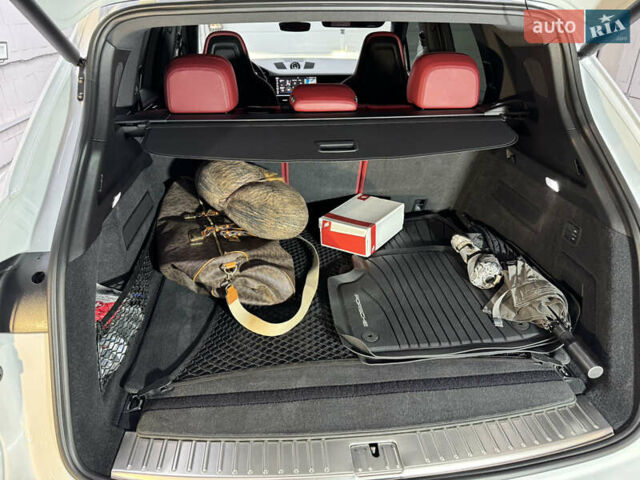 Білий Порше Cayenne, об'ємом двигуна 3 л та пробігом 75 тис. км за 71000 $, фото 34 на Automoto.ua