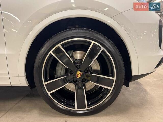 Белый Порше Каен, объемом двигателя 2.89 л и пробегом 62 тыс. км за 61255 $, фото 20 на Automoto.ua