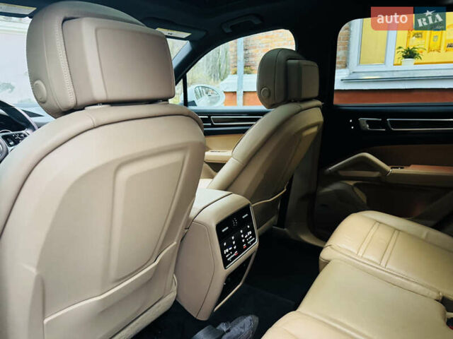 Белый Порше Каен, объемом двигателя 3 л и пробегом 56 тыс. км за 57000 $, фото 18 на Automoto.ua