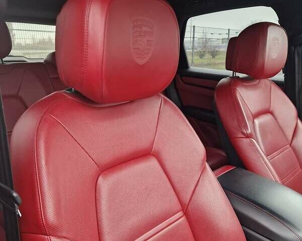 Белый Порше Каен, объемом двигателя 2.89 л и пробегом 166 тыс. км за 55000 $, фото 17 на Automoto.ua