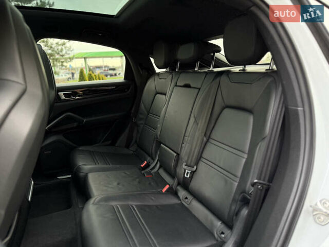 Білий Порше Cayenne, об'ємом двигуна 3 л та пробігом 45 тис. км за 59500 $, фото 49 на Automoto.ua