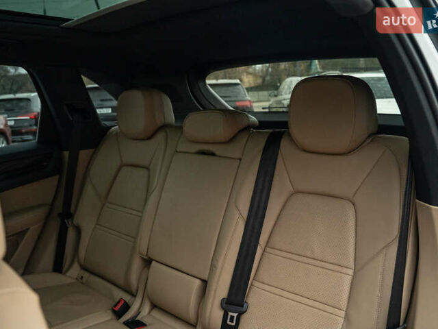 Белый Порше Каен, объемом двигателя 3 л и пробегом 116 тыс. км за 44900 $, фото 42 на Automoto.ua