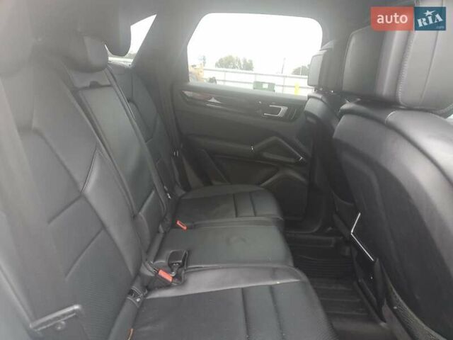 Белый Порше Каен, объемом двигателя 3 л и пробегом 97 тыс. км за 19000 $, фото 10 на Automoto.ua