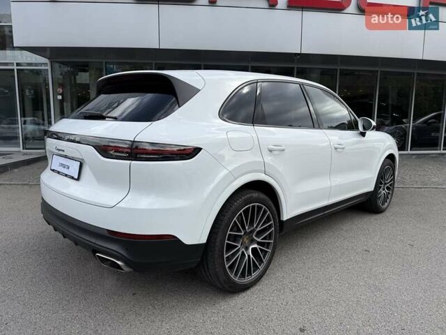 Белый Порше Каен, объемом двигателя 2.98 л и пробегом 33 тыс. км за 56000 $, фото 7 на Automoto.ua