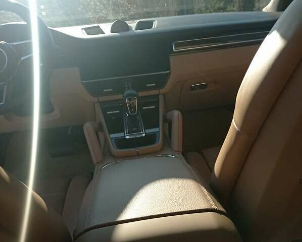 Белый Порше Каен, объемом двигателя 3 л и пробегом 105 тыс. км за 67000 $, фото 11 на Automoto.ua