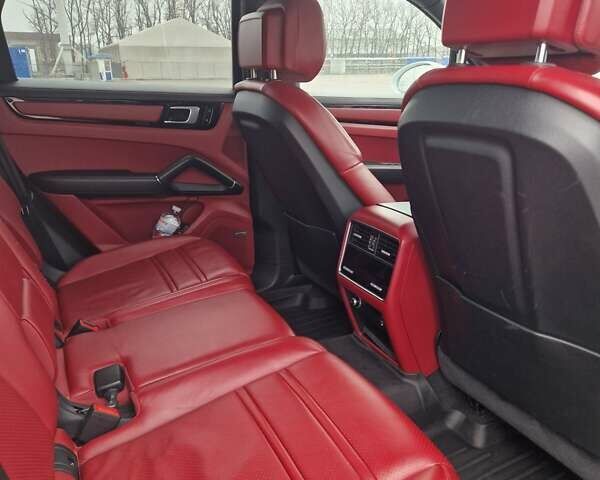 Белый Порше Каен, объемом двигателя 2.89 л и пробегом 166 тыс. км за 55000 $, фото 13 на Automoto.ua