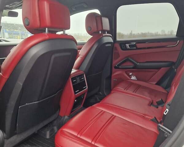 Белый Порше Каен, объемом двигателя 2.89 л и пробегом 166 тыс. км за 55000 $, фото 14 на Automoto.ua