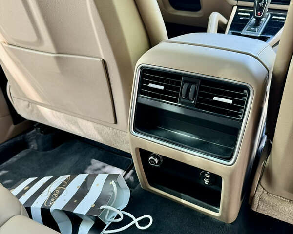 Порше Каен 2019 в Киеве на Automoto.ua Белый Порше Каен, объемом двигателя 3 л и пробегом 45 тыс. км за 62000 $, фото 25 на Automoto.ua