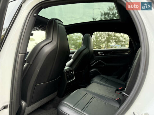 Білий Порше Cayenne, об'ємом двигуна 3 л та пробігом 45 тис. км за 59500 $, фото 48 на Automoto.ua