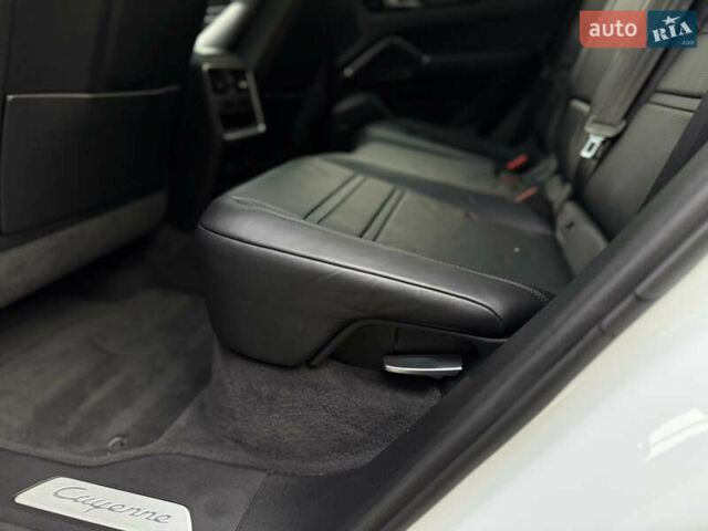 Білий Порше Cayenne, об'ємом двигуна 3 л та пробігом 45 тис. км за 59500 $, фото 47 на Automoto.ua