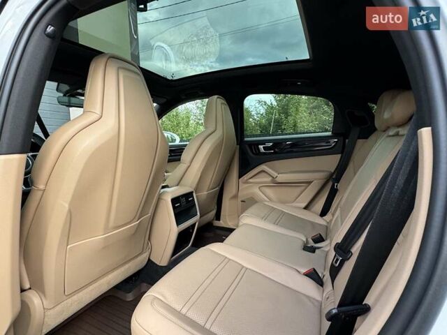 Белый Порше Каен, объемом двигателя 3 л и пробегом 49 тыс. км за 71400 $, фото 97 на Automoto.ua