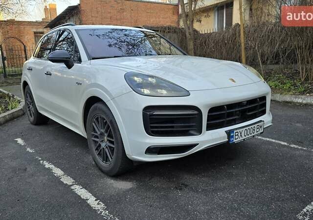 Белый Порше Каен, объемом двигателя 3 л и пробегом 127 тыс. км за 130000 $, фото 1 на Automoto.ua