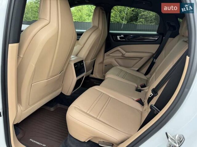 Белый Порше Каен, объемом двигателя 3 л и пробегом 49 тыс. км за 71400 $, фото 94 на Automoto.ua