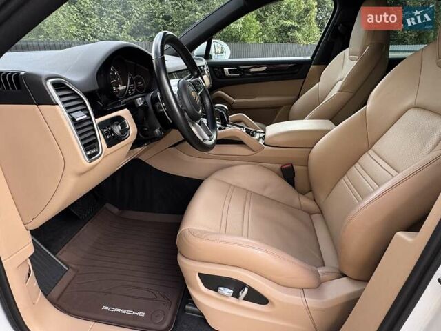 Белый Порше Каен, объемом двигателя 3 л и пробегом 49 тыс. км за 71400 $, фото 43 на Automoto.ua