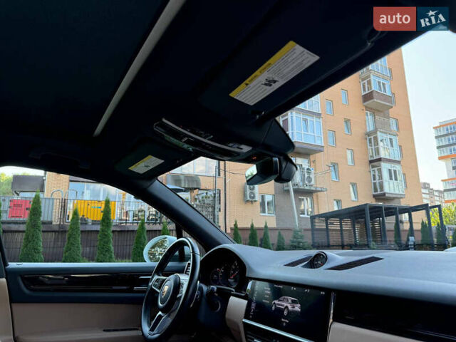 Білий Порше Cayenne, об'ємом двигуна 3 л та пробігом 92 тис. км за 55000 $, фото 23 на Automoto.ua