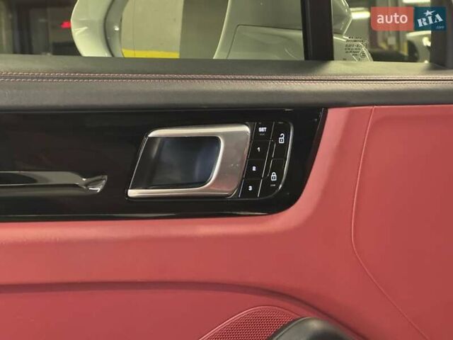 Белый Порше Каен, объемом двигателя 2.89 л и пробегом 62 тыс. км за 67201 $, фото 35 на Automoto.ua