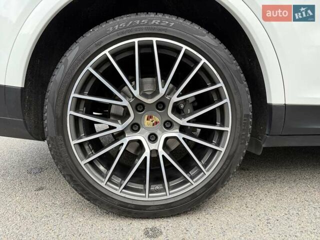 Белый Порше Каен, объемом двигателя 2.98 л и пробегом 33 тыс. км за 56000 $, фото 25 на Automoto.ua