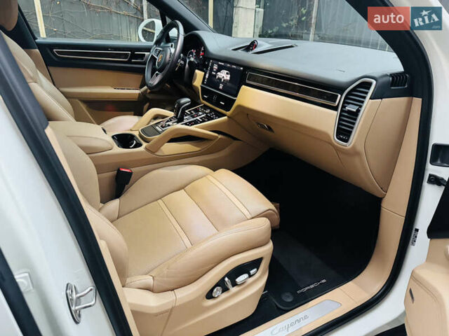 Белый Порше Каен, объемом двигателя 3 л и пробегом 56 тыс. км за 57000 $, фото 24 на Automoto.ua