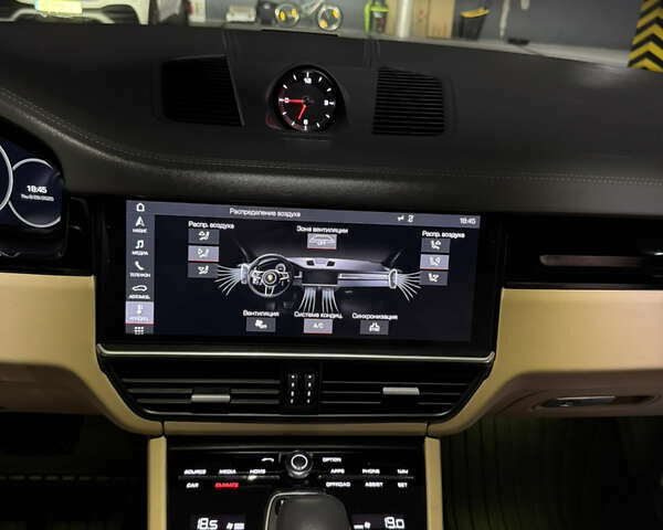 Білий Порше Cayenne, об'ємом двигуна 3 л та пробігом 104 тис. км за 52000 $, фото 15 на Automoto.ua
