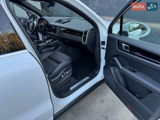 Білий Порше Cayenne, об'ємом двигуна 3 л та пробігом 43 тис. км за 62000 $, фото 13 на Automoto.ua