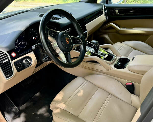 Порше Каен 2019 в Киеве на Automoto.ua Белый Порше Каен, объемом двигателя 3 л и пробегом 45 тыс. км за 62000 $, фото 15 на Automoto.ua