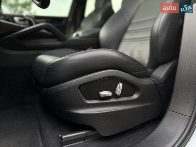 Білий Порше Cayenne, об'ємом двигуна 3 л та пробігом 45 тис. км за 59500 $, фото 26 на Automoto.ua