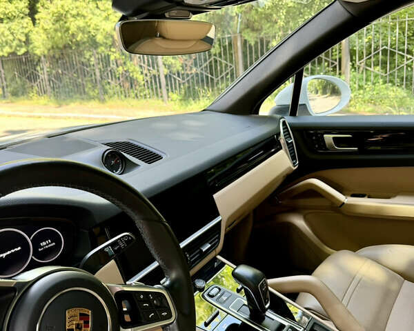 Порше Каен 2019 в Киеве на Automoto.ua Белый Порше Каен, объемом двигателя 3 л и пробегом 45 тыс. км за 62000 $, фото 12 на Automoto.ua